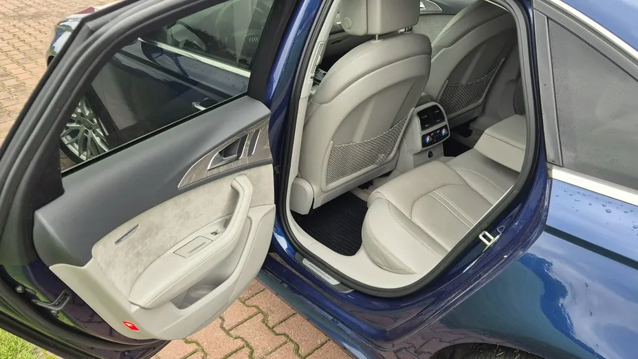 AUDI A6 -