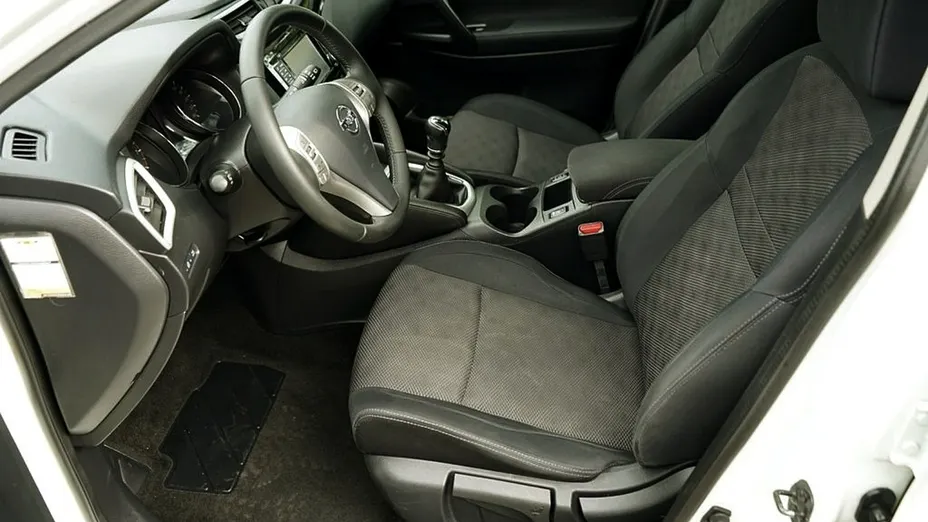 NISSAN Qashqai -