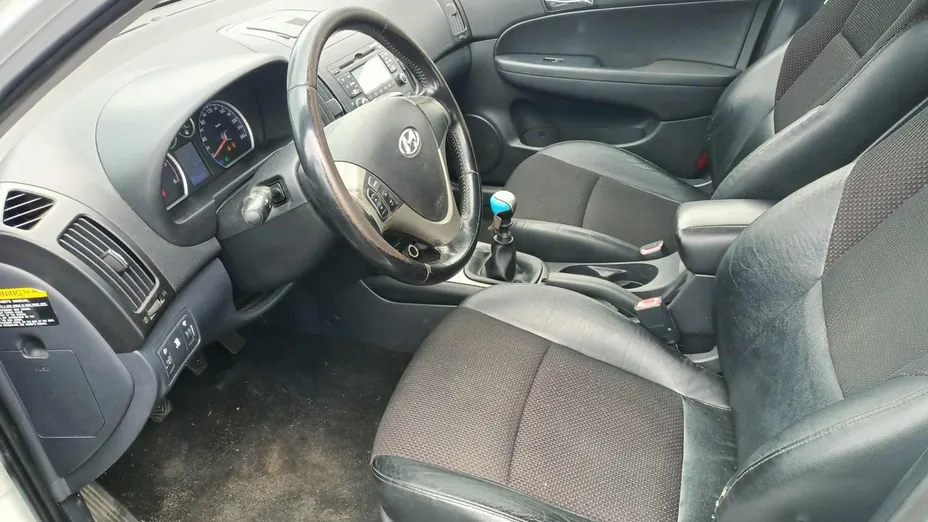 HYUNDAI i30 -