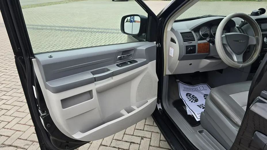 CHRYSLER Town & Country -