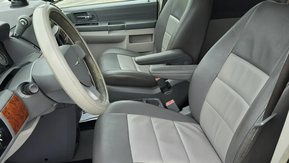 CHRYSLER Town & Country -
