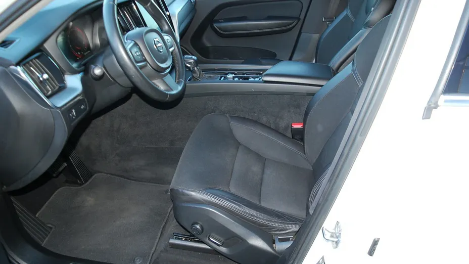 VOLVO XC60 -
