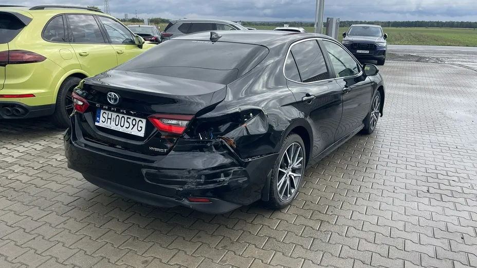 TOYOTA Camry -