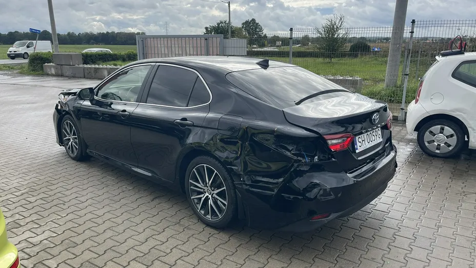 TOYOTA Camry -