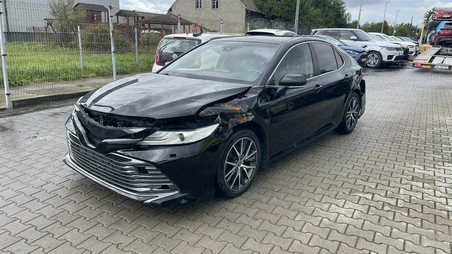 TOYOTA Camry -