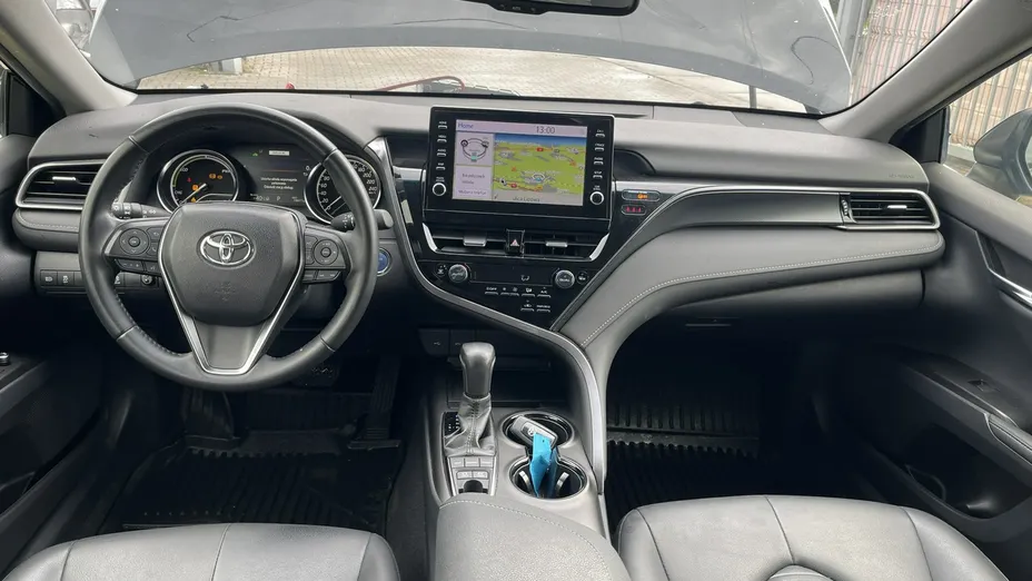 TOYOTA Camry -