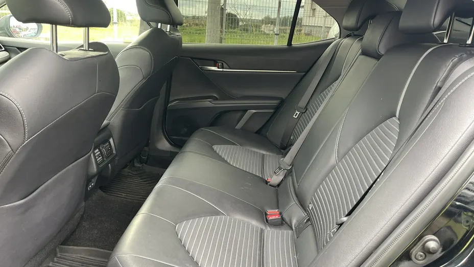 TOYOTA Camry -