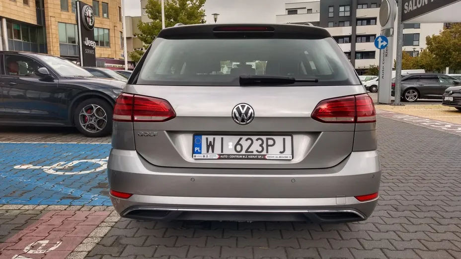 VOLKSWAGEN Golf -