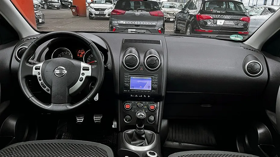 NISSAN Qashqai -