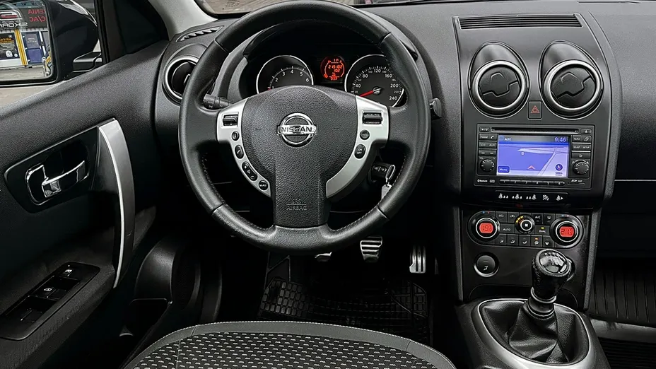NISSAN Qashqai -