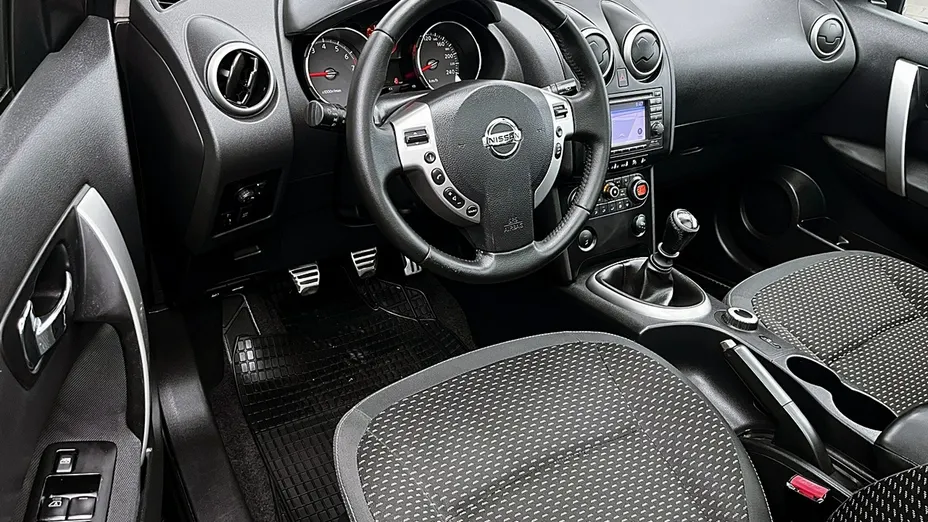 NISSAN Qashqai -