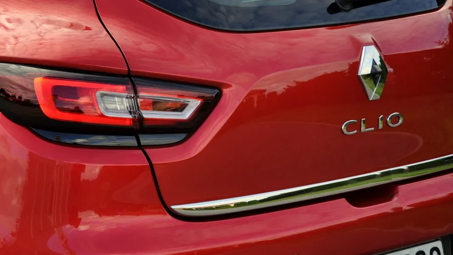 RENAULT Clio -