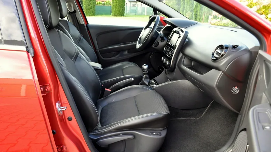 RENAULT Clio -
