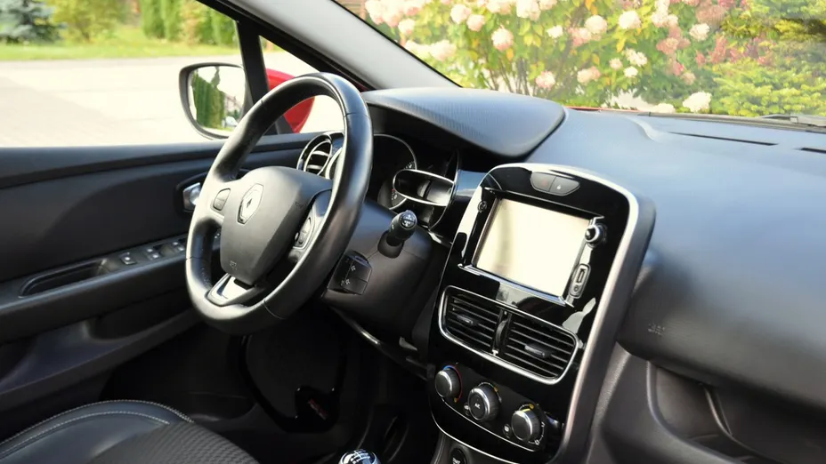 RENAULT Clio -