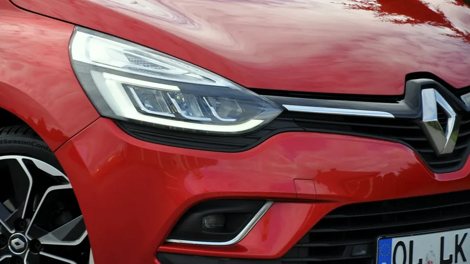 RENAULT Clio -