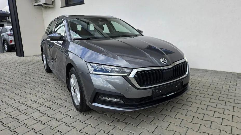 SKODA Octavia -