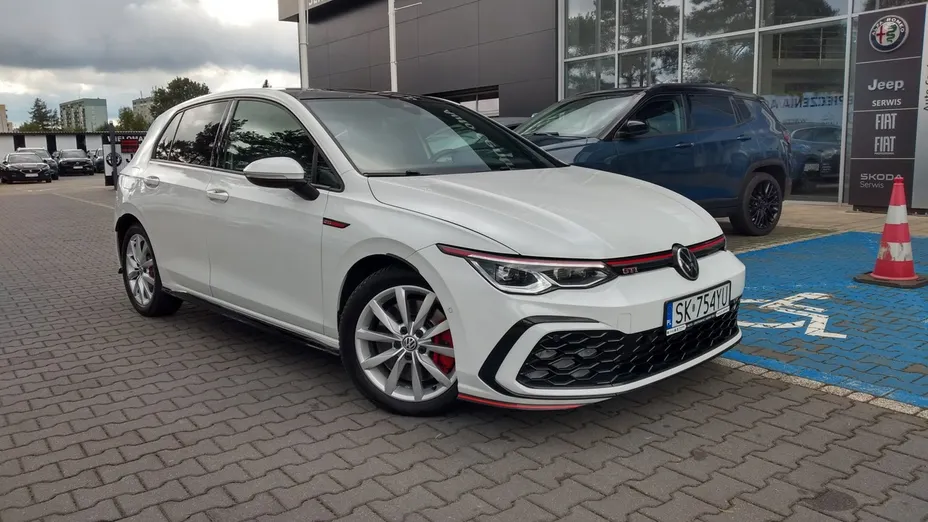 VOLKSWAGEN Golf -