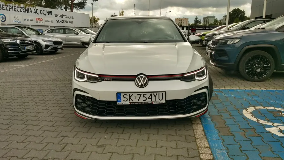 VOLKSWAGEN Golf -