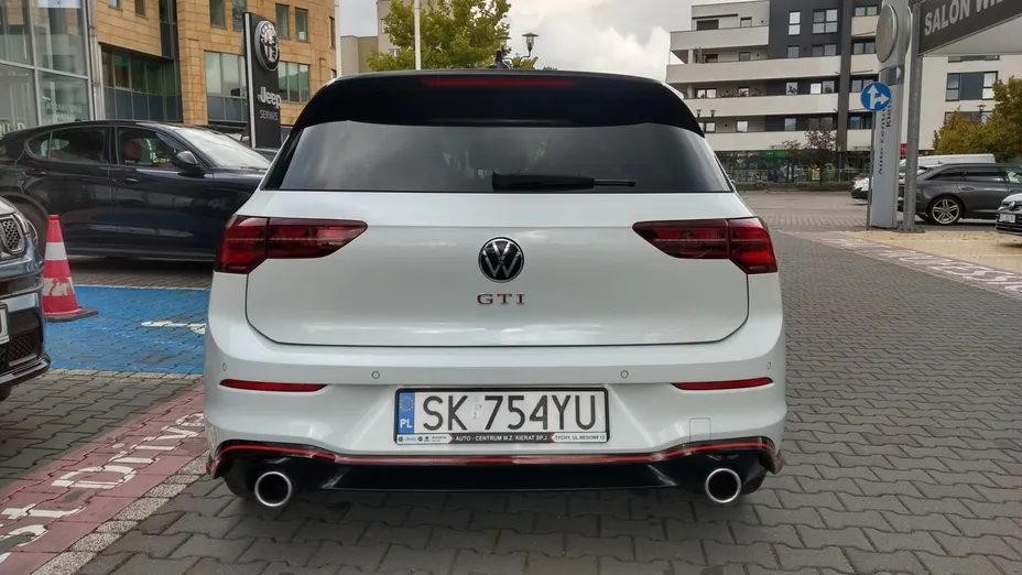 VOLKSWAGEN Golf -