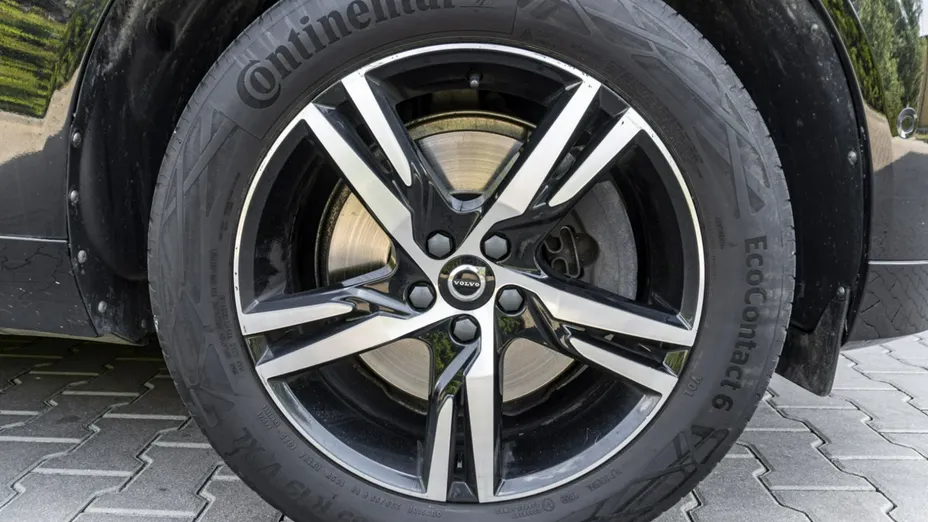 VOLVO XC60 -