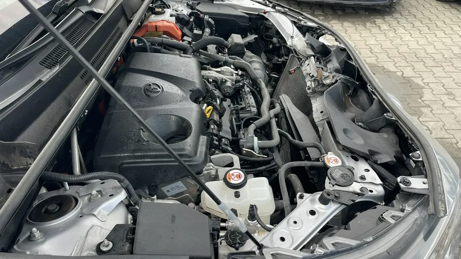 TOYOTA RAV4 -