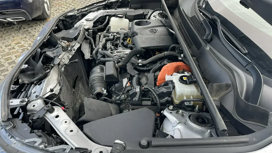 TOYOTA RAV4 -