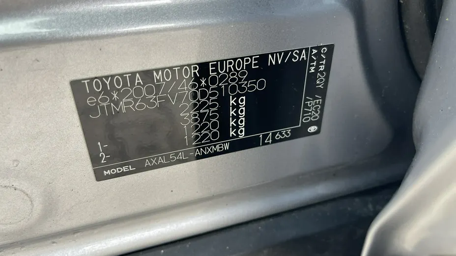 TOYOTA RAV4 -