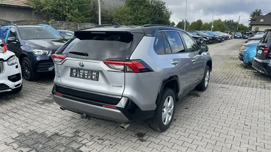 TOYOTA RAV4 -