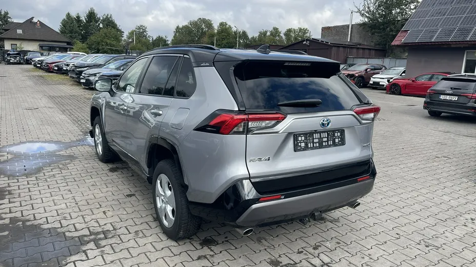TOYOTA RAV4 -