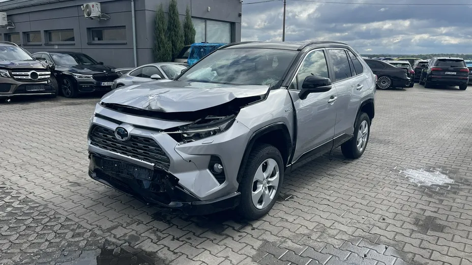 TOYOTA RAV4 -