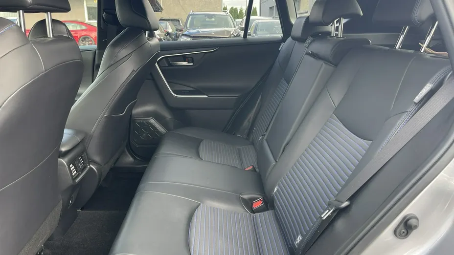 TOYOTA RAV4 -