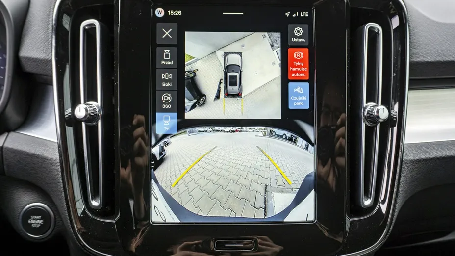 VOLVO XC40 -