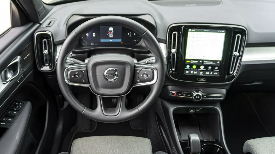 VOLVO XC40 -