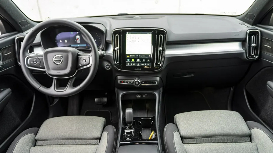 VOLVO XC40 -