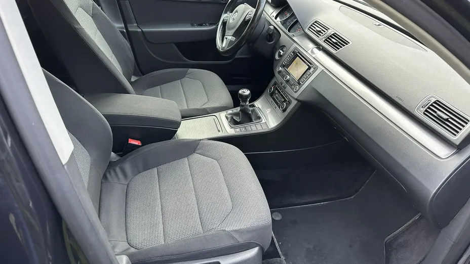 VOLKSWAGEN Passat -