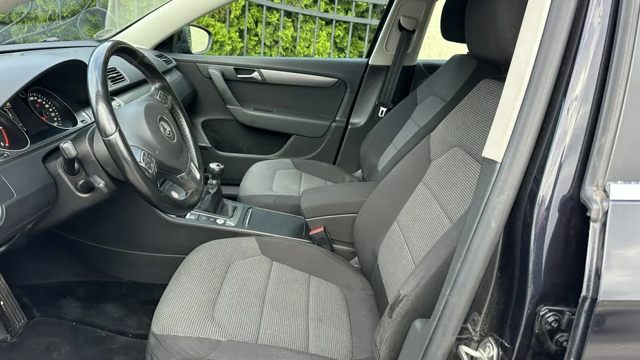 VOLKSWAGEN Passat -