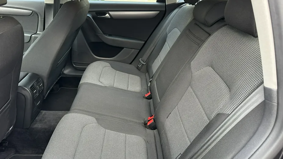 VOLKSWAGEN Passat -