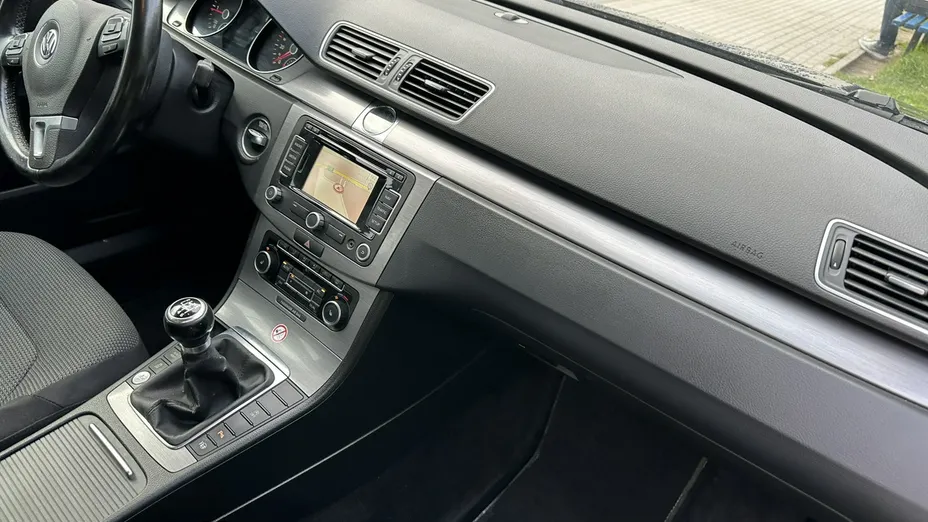 VOLKSWAGEN Passat -