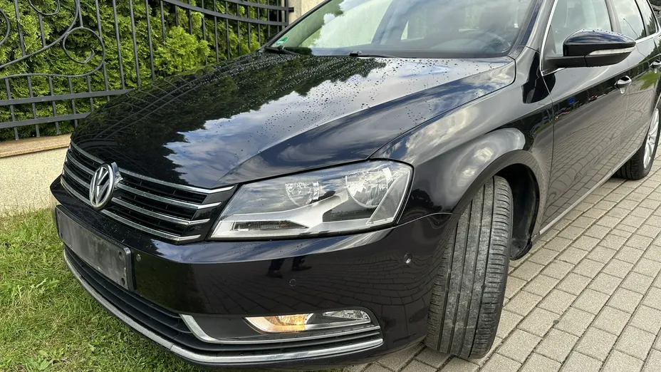 VOLKSWAGEN Passat -