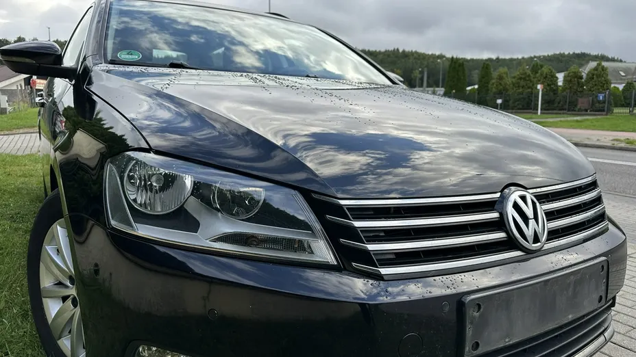 VOLKSWAGEN Passat -