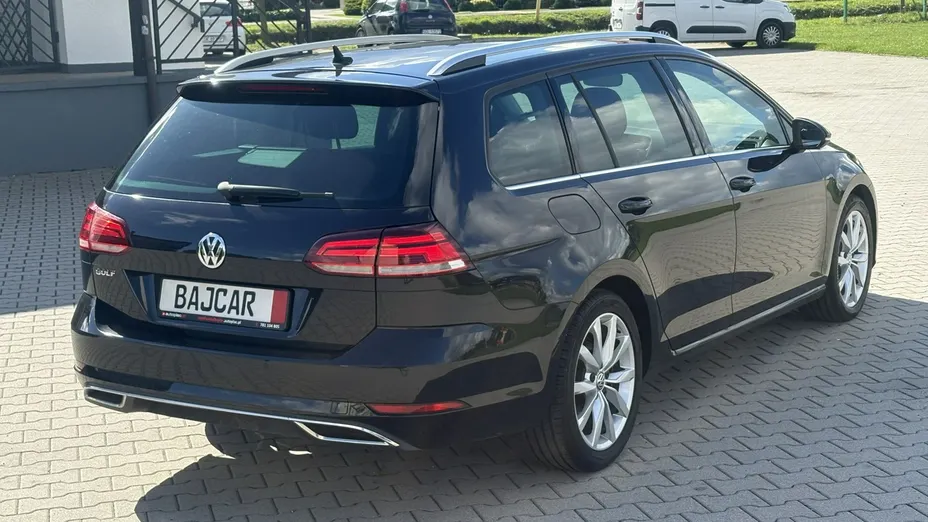 VOLKSWAGEN Golf -