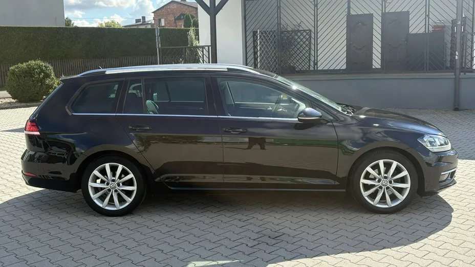 VOLKSWAGEN Golf -