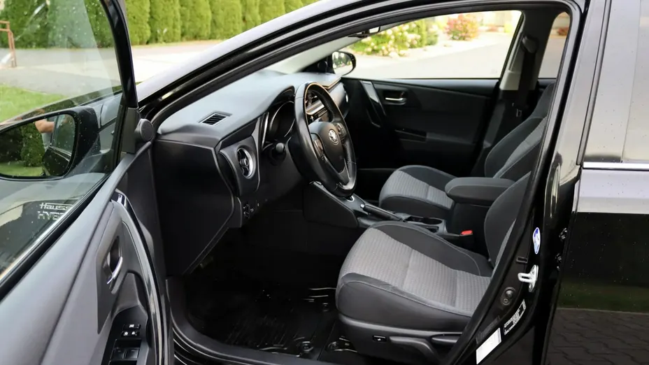TOYOTA Auris -