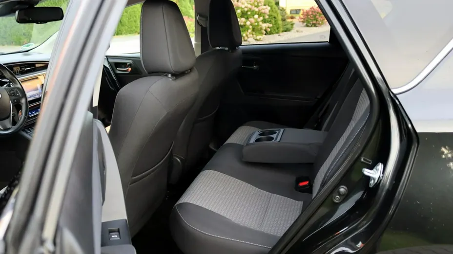 TOYOTA Auris -