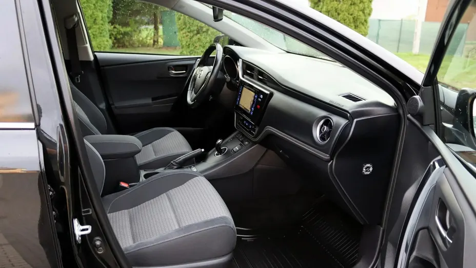 TOYOTA Auris -