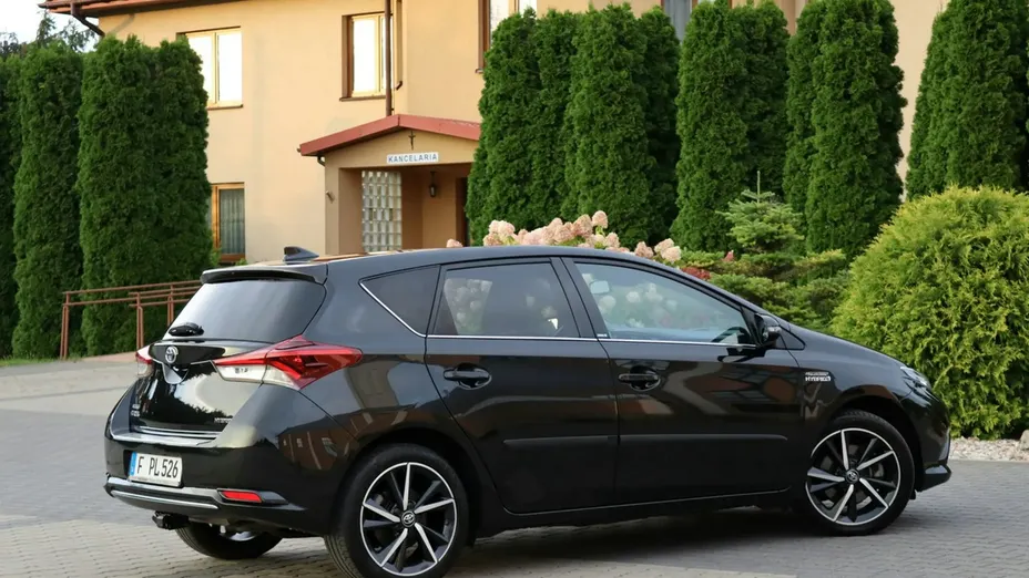 TOYOTA Auris -