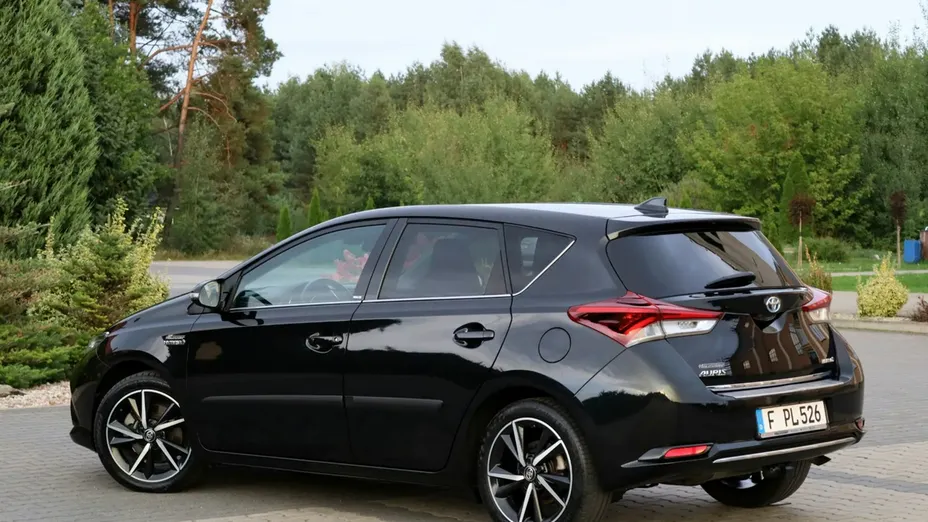 TOYOTA Auris -