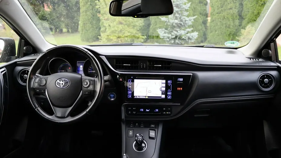 TOYOTA Auris -