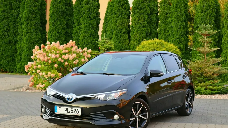 TOYOTA Auris -