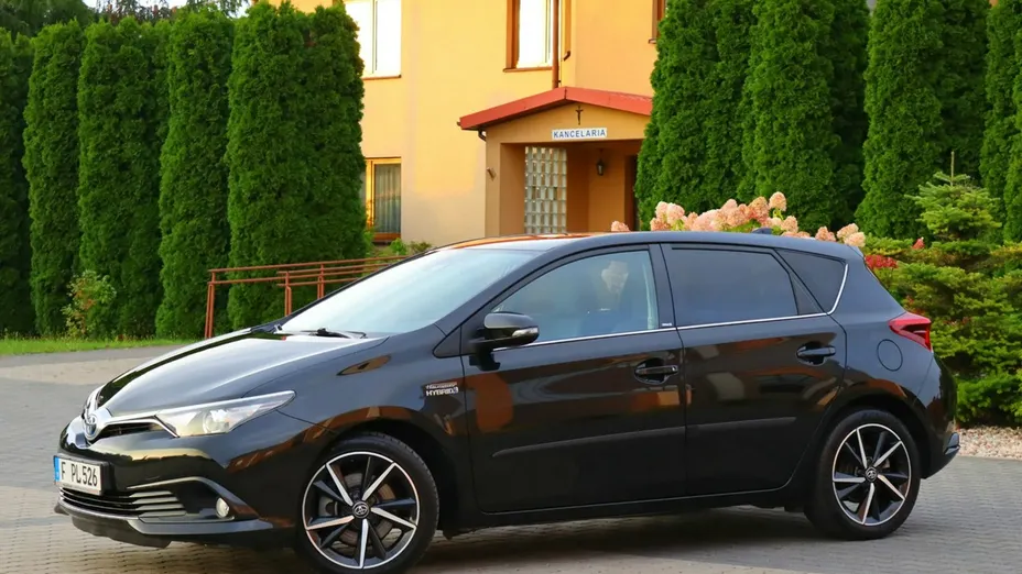 TOYOTA Auris -